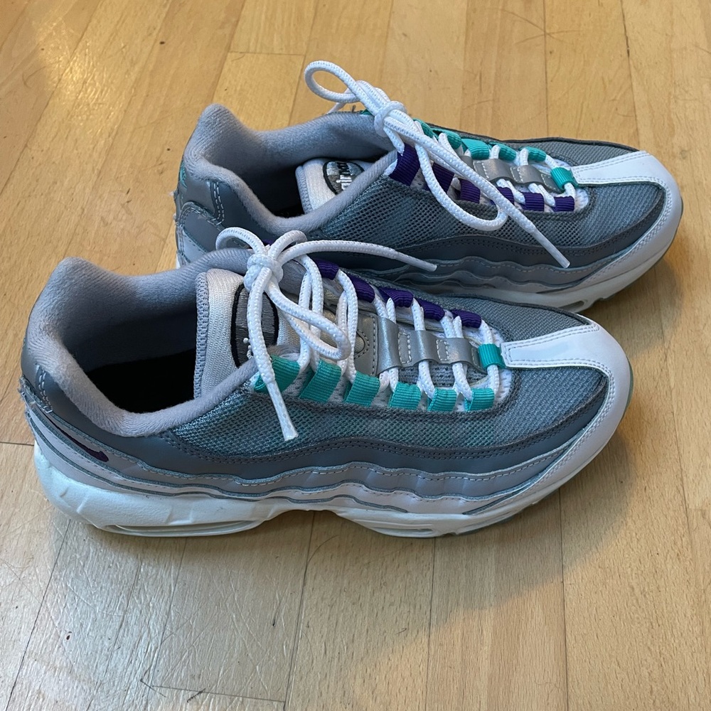 Nike AirMax Sneakers